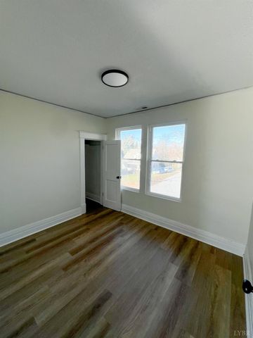 2220 Fort Avenue, Lynchburg, VA 24501