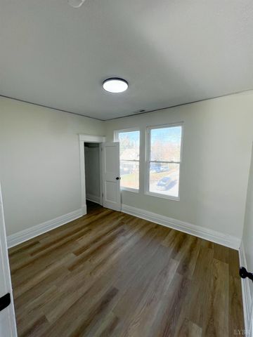 2220 Fort Avenue, Lynchburg, VA 24501