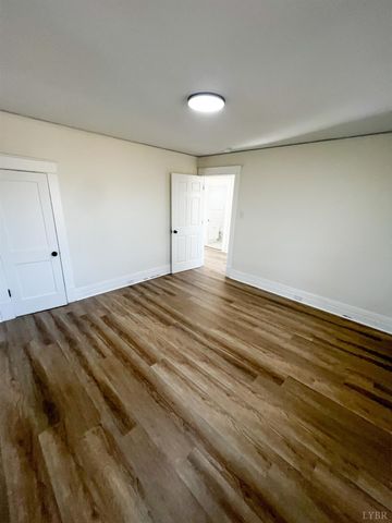 2220 Fort Avenue, Lynchburg, VA 24501