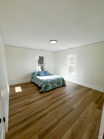 2220 Fort Avenue, Lynchburg, VA 24501