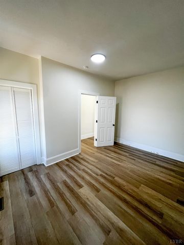 2220 Fort Avenue, Lynchburg, VA 24501