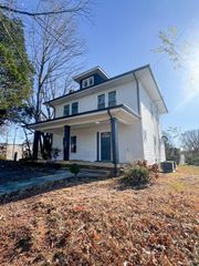 2220 Fort Avenue, Lynchburg, VA 24501