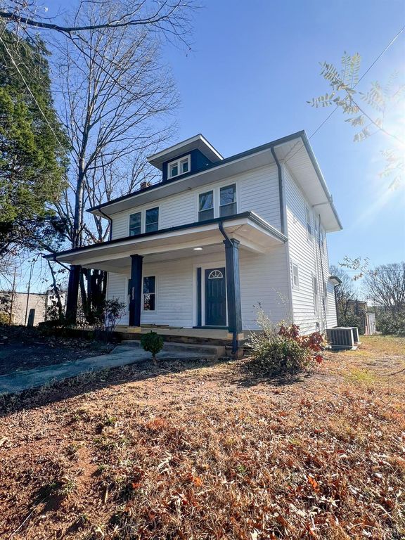 2220 Fort Avenue, Lynchburg, VA 24501