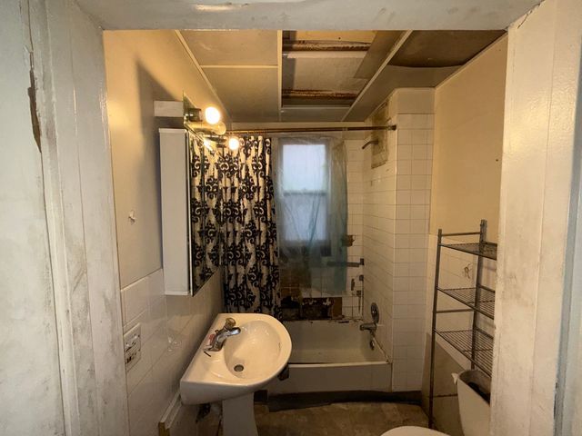 10547 S Corliss Avenue, Chicago, IL 60628