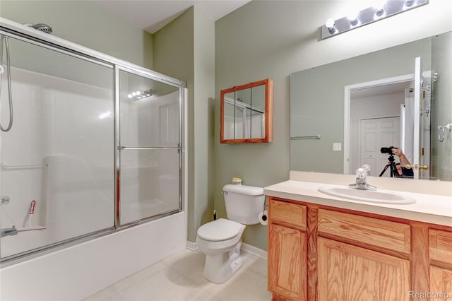 1314 Lilac Lane, Waterford Charter Township, MI 48327