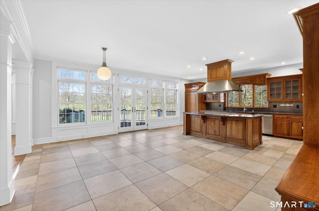 7 Winhall Lane, West Hartford, CT 06117