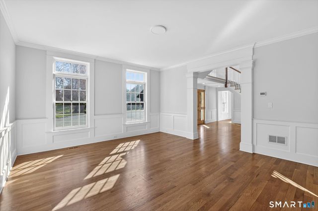 7 Winhall Lane, West Hartford, CT 06117