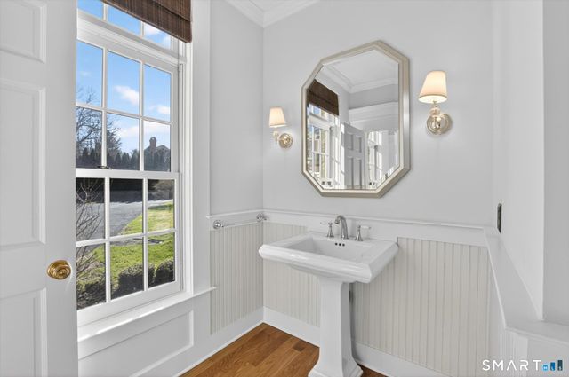 7 Winhall Lane, West Hartford, CT 06117