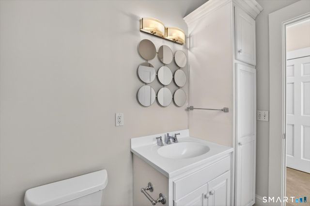 7 Winhall Lane, West Hartford, CT 06117