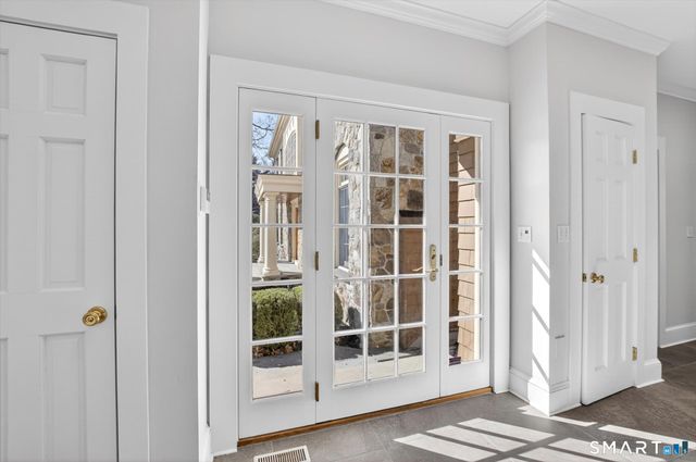 7 Winhall Lane, West Hartford, CT 06117