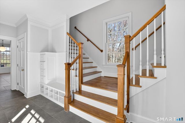 7 Winhall Lane, West Hartford, CT 06117