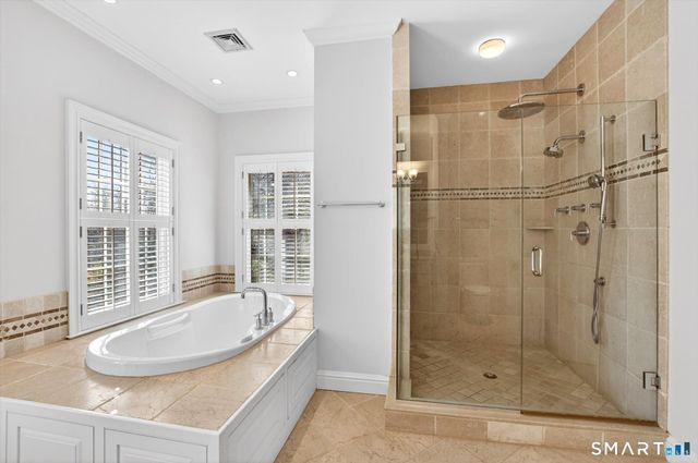 7 Winhall Lane, West Hartford, CT 06117