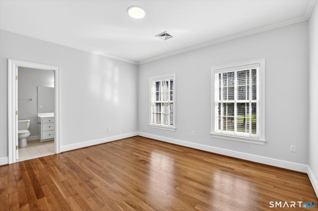 7 Winhall Lane, West Hartford, CT 06117