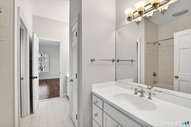 7 Winhall Lane, West Hartford, CT 06117