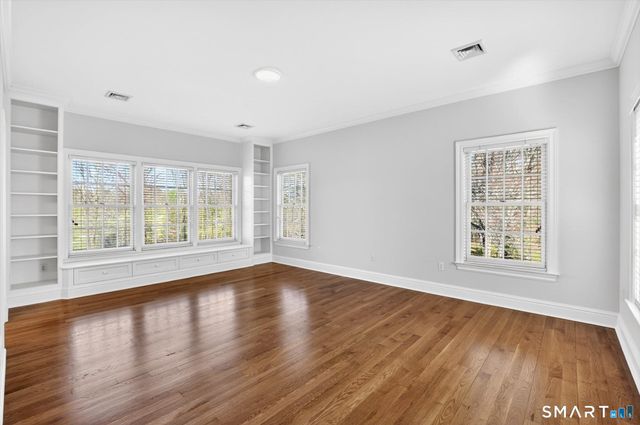 7 Winhall Lane, West Hartford, CT 06117