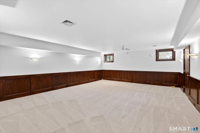 7 Winhall Lane, West Hartford, CT 06117