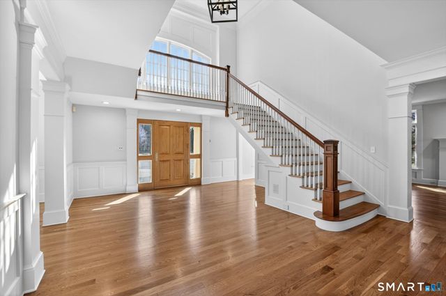 7 Winhall Lane, West Hartford, CT 06117