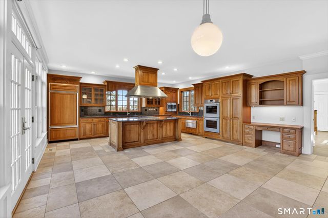 7 Winhall Lane, West Hartford, CT 06117