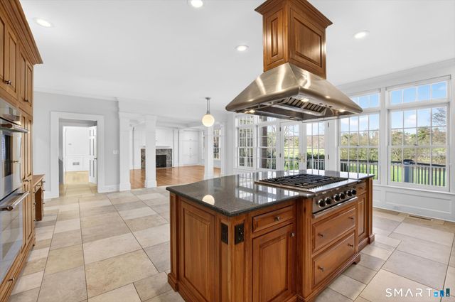 7 Winhall Lane, West Hartford, CT 06117