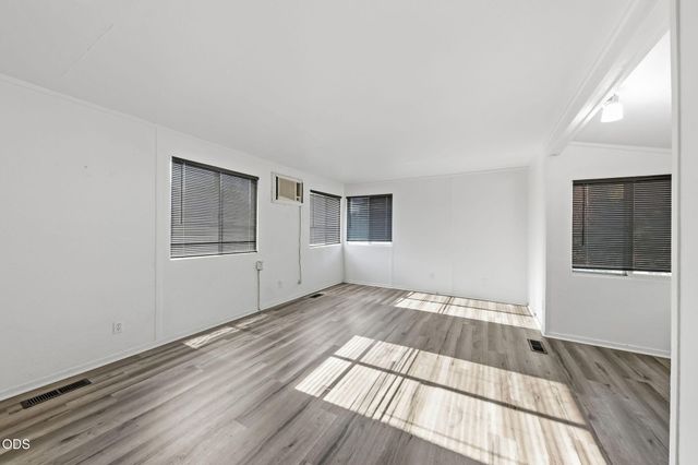 858 E 9th Street, Medford, OR 97504