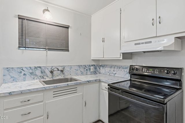 858 E 9th Street, Medford, OR 97504