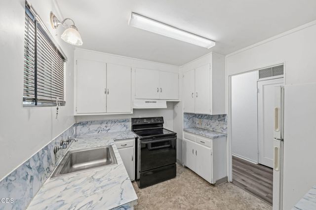 858 E 9th Street, Medford, OR 97504