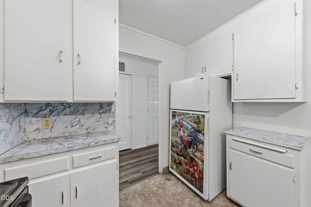 858 E 9th Street, Medford, OR 97504