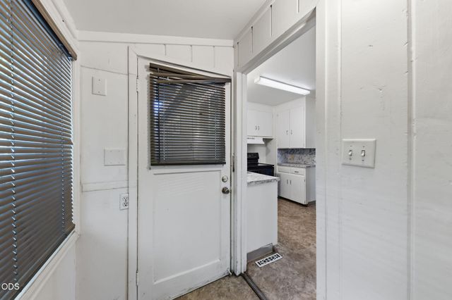858 E 9th Street, Medford, OR 97504