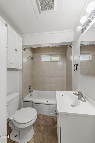 858 E 9th Street, Medford, OR 97504