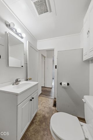 858 E 9th Street, Medford, OR 97504