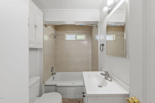 858 E 9th Street, Medford, OR 97504