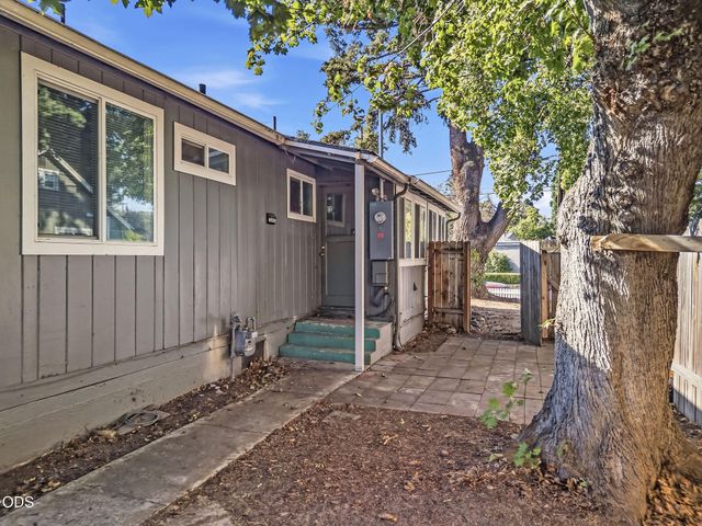 858 E 9th Street, Medford, OR 97504