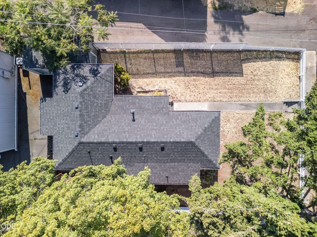 858 E 9th Street, Medford, OR 97504