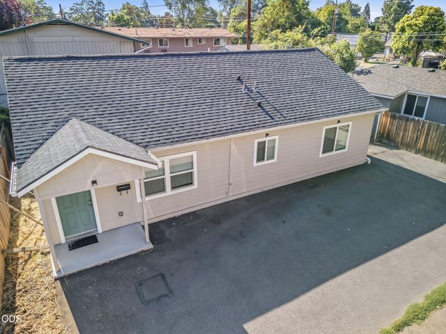 858 E 9th Street, Medford, OR 97504