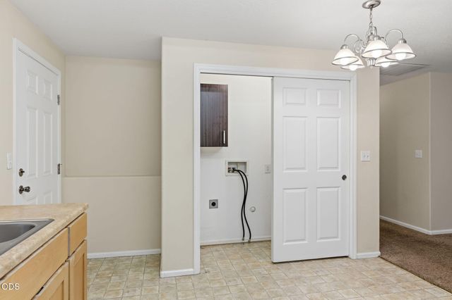 858 E 9th Street, Medford, OR 97504
