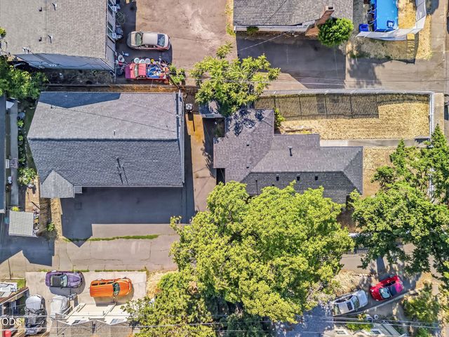 858 E 9th Street, Medford, OR 97504