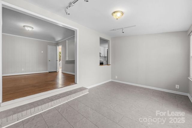 9111 Sandburg Avenue, Charlotte, NC 28213