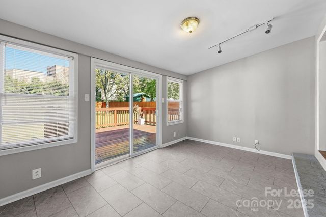 9111 Sandburg Avenue, Charlotte, NC 28213