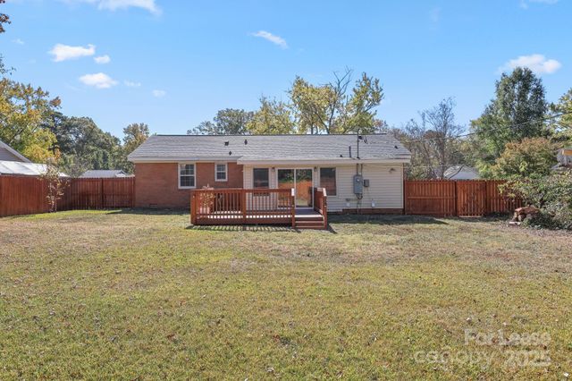 9111 Sandburg Avenue, Charlotte, NC 28213