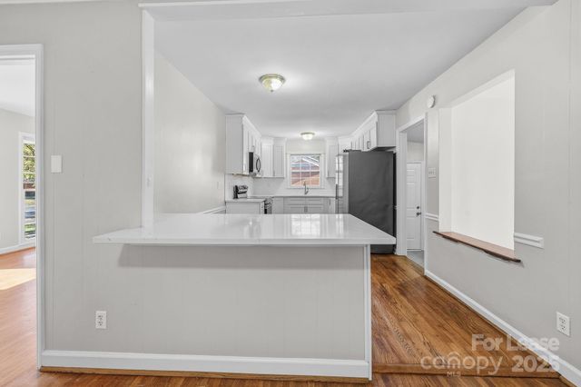 9111 Sandburg Avenue, Charlotte, NC 28213