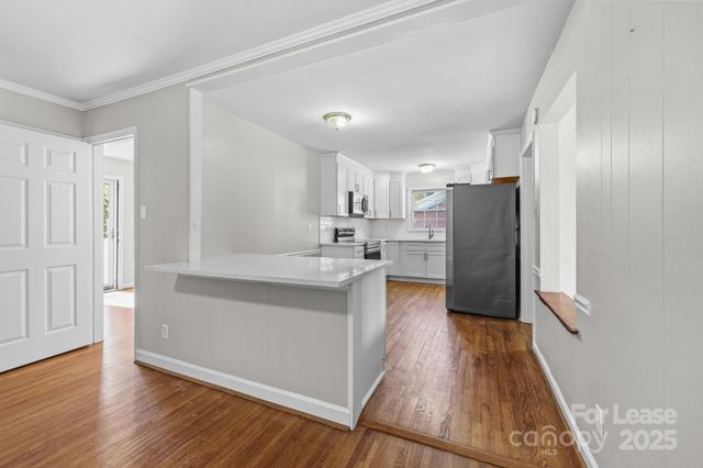 9111 Sandburg Avenue, Charlotte, NC 28213