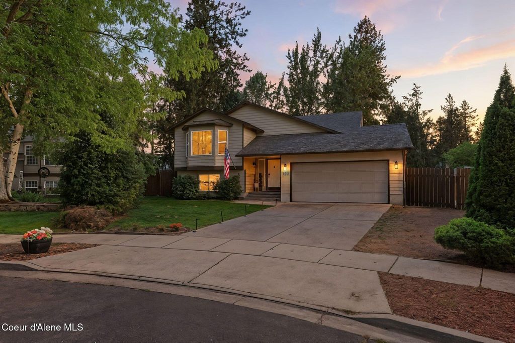 102 S RIVERWOOD CT, Post Falls, ID 83854