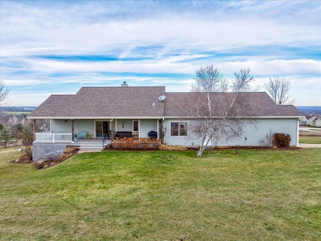 N8894 Blue Vista Lane, New Glarus, WI 53574