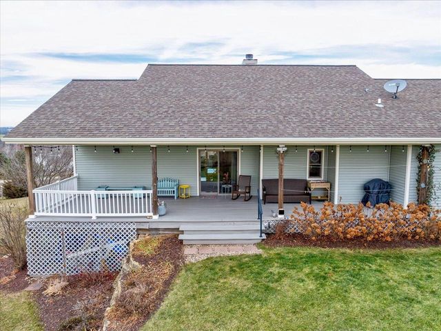 N8894 Blue Vista Lane, New Glarus, WI 53574
