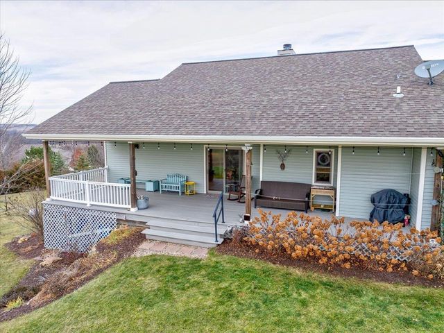 N8894 Blue Vista Lane, New Glarus, WI 53574
