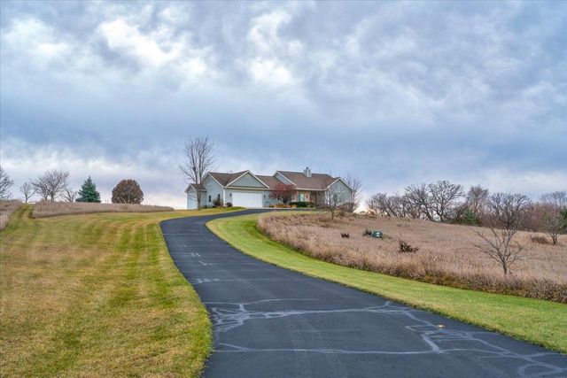 N8894 Blue Vista Lane, New Glarus, WI 53574