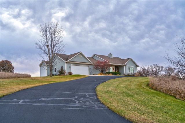 N8894 Blue Vista Lane, New Glarus, WI 53574