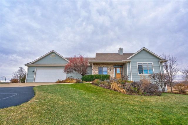 N8894 Blue Vista Lane, New Glarus, WI 53574