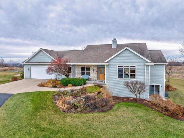 N8894 Blue Vista Lane, New Glarus, WI 53574