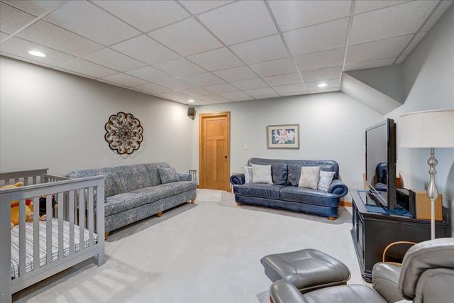 N8894 Blue Vista Lane, New Glarus, WI 53574